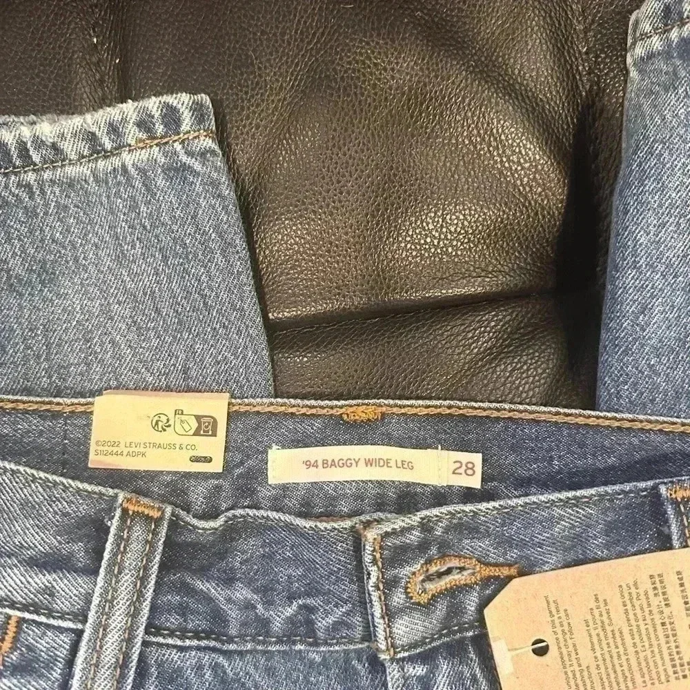 NWT‎ LEVIS 94” DADDY WIDE LEG JEANS SIZE 28